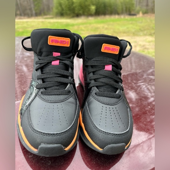 Black And1 shoes with pink and orange. Size 8 - Picture 6 of 9